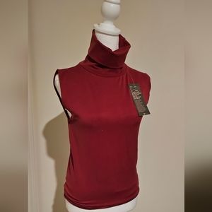 Women red sleeveless shirt